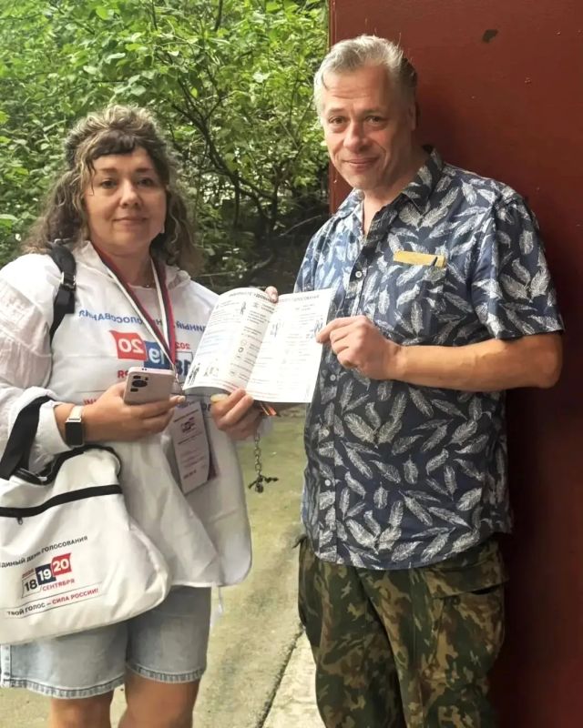 Со старта «ИнформУИК» прошло уже больше двух недель, и за это время у наших коллег состоялось много теплых и интересных встреч с жителями Петербурга Со старта «ИнформУИК» прошло уже больше двух недель, и за это время у наших коллег состоялось много теплых и интересных встреч с жителями Петербурга