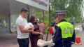 Полицейские сопроводили роженицу в роддом и поздравили семью с рождением сына