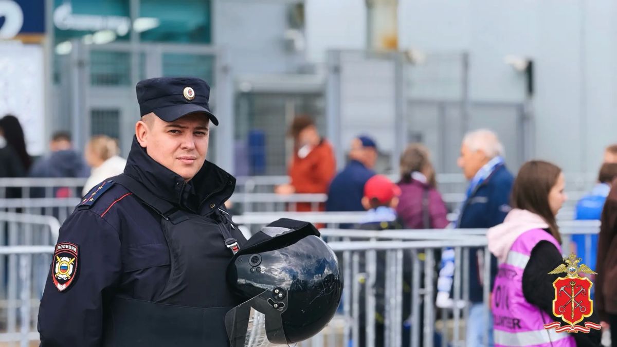 Петербургская полиция обеспечила общественный порядок во время проведения футбольного матча «Зенит»–«ЦСКА» Петербургская полиция обеспечила общественный порядок во время проведения футбольного матча «Зенит»–«ЦСКА»