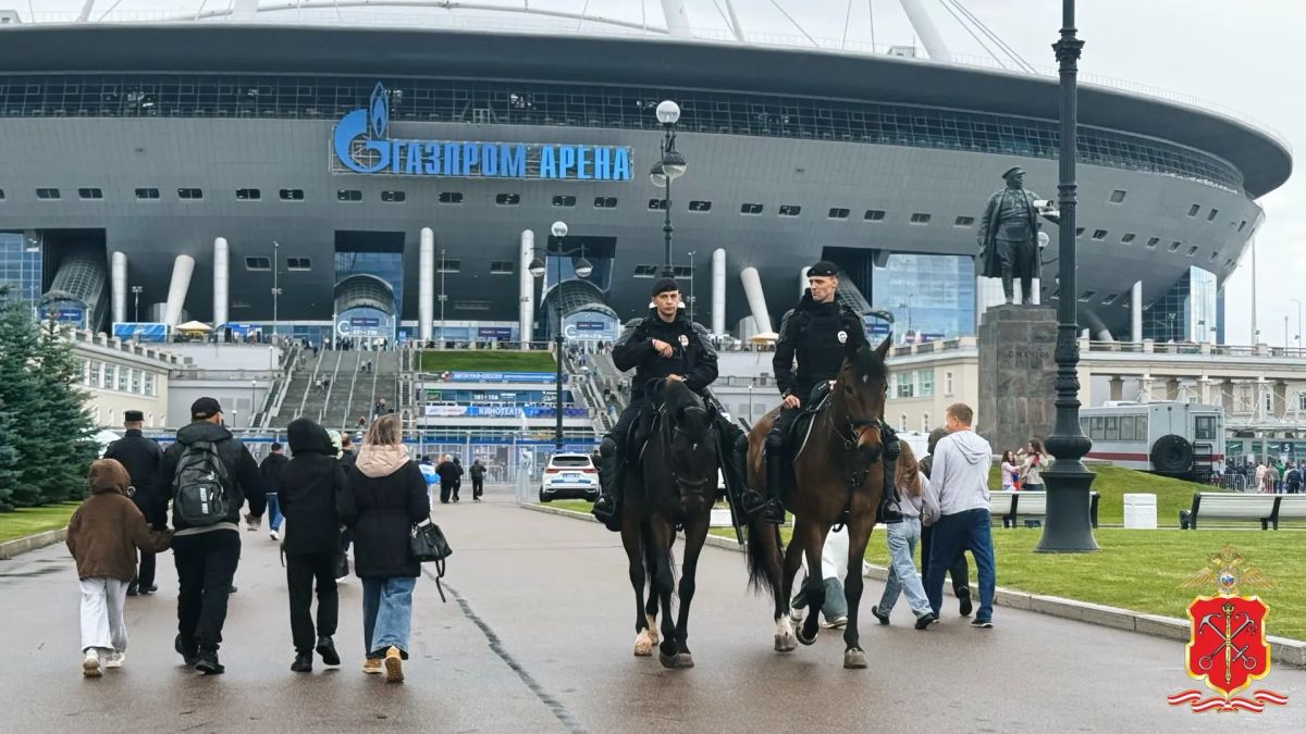 Петербургская полиция обеспечила общественный порядок во время проведения футбольного матча «Зенит»–«ЦСКА» Петербургская полиция обеспечила общественный порядок во время проведения футбольного матча «Зенит»–«ЦСКА»