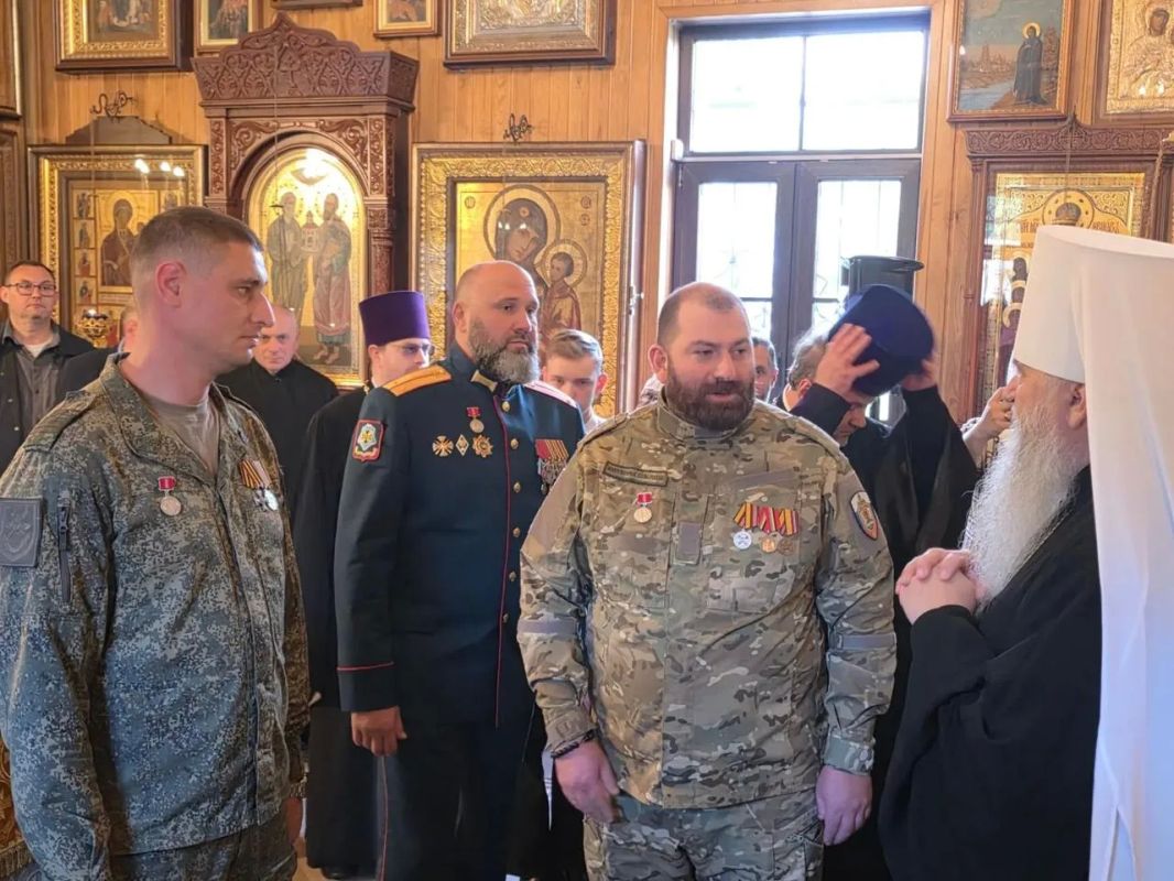 Виталий Милонов: Всенощное бдение в храме святителя Петра на Ульянке Виталий Милонов: Всенощное бдение в храме святителя Петра на Ульянке