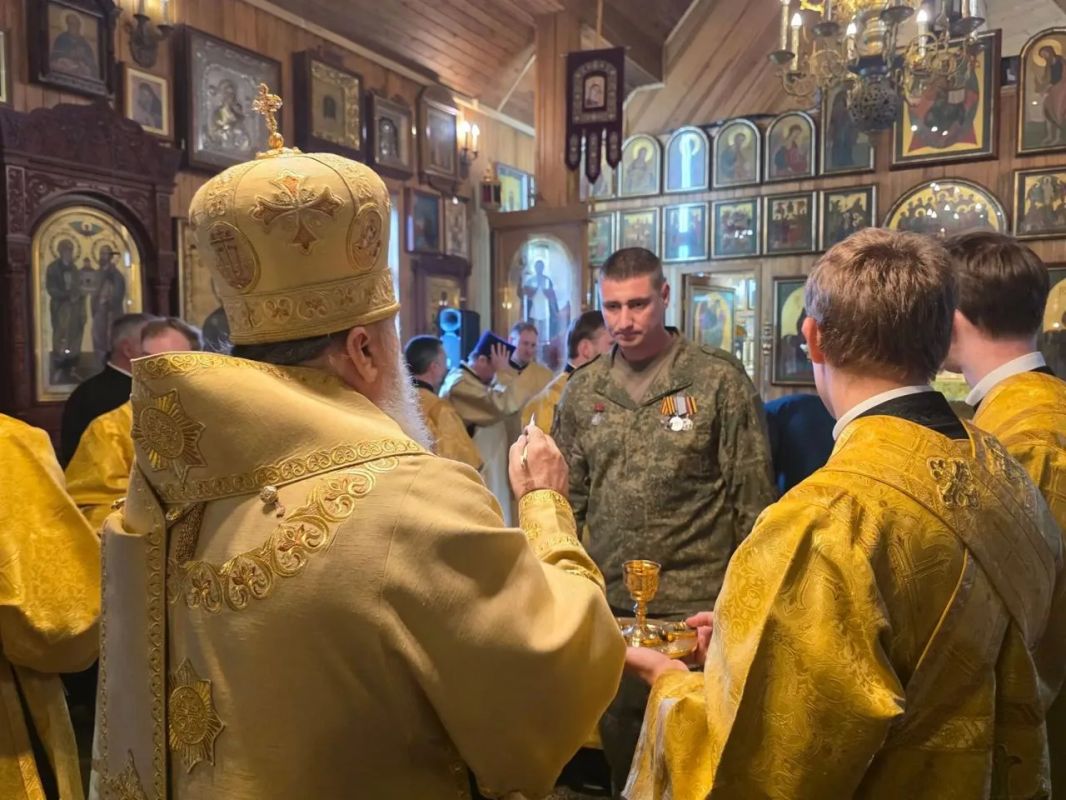 Виталий Милонов: Всенощное бдение в храме святителя Петра на Ульянке Виталий Милонов: Всенощное бдение в храме святителя Петра на Ульянке