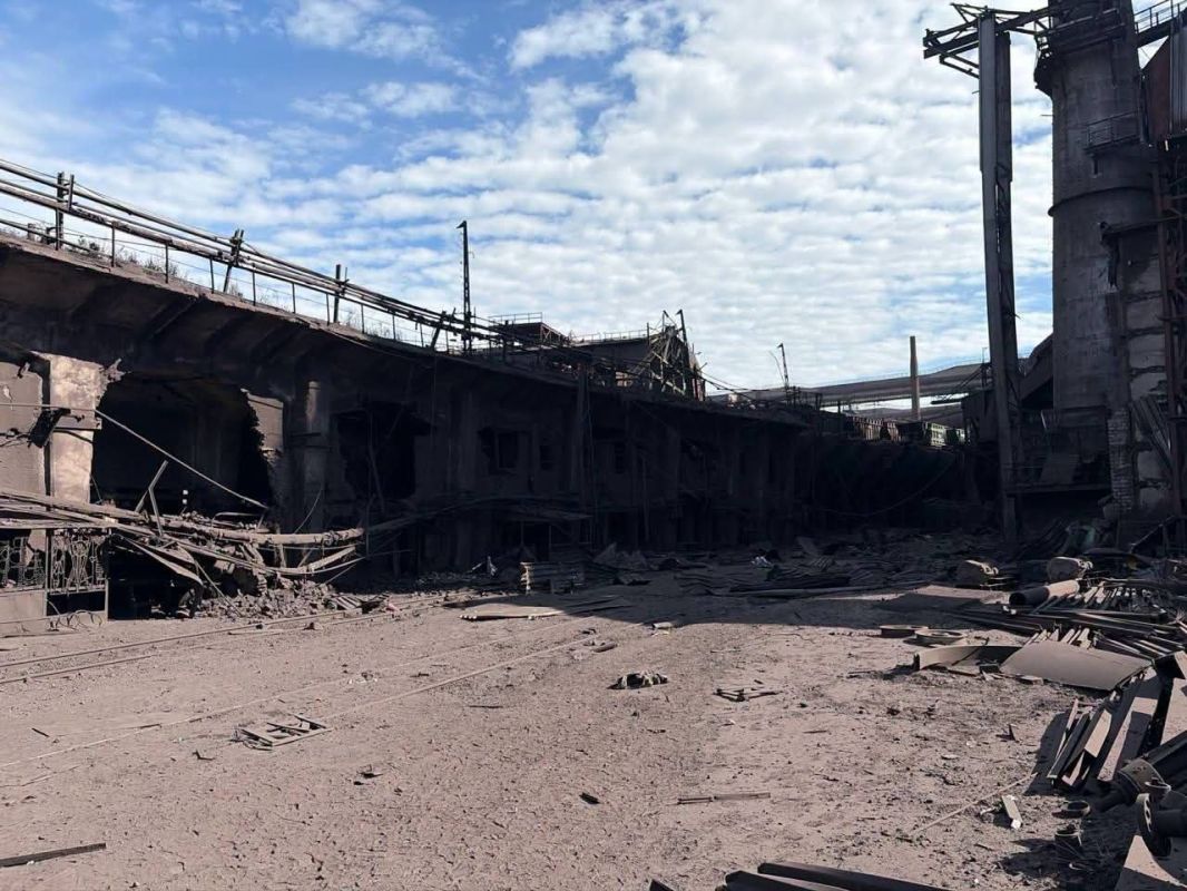 Кадры последствий атаки баллистики на Каменском металлургическом комбинате Кадры последствий атаки баллистики на Каменском металлургическом комбинате