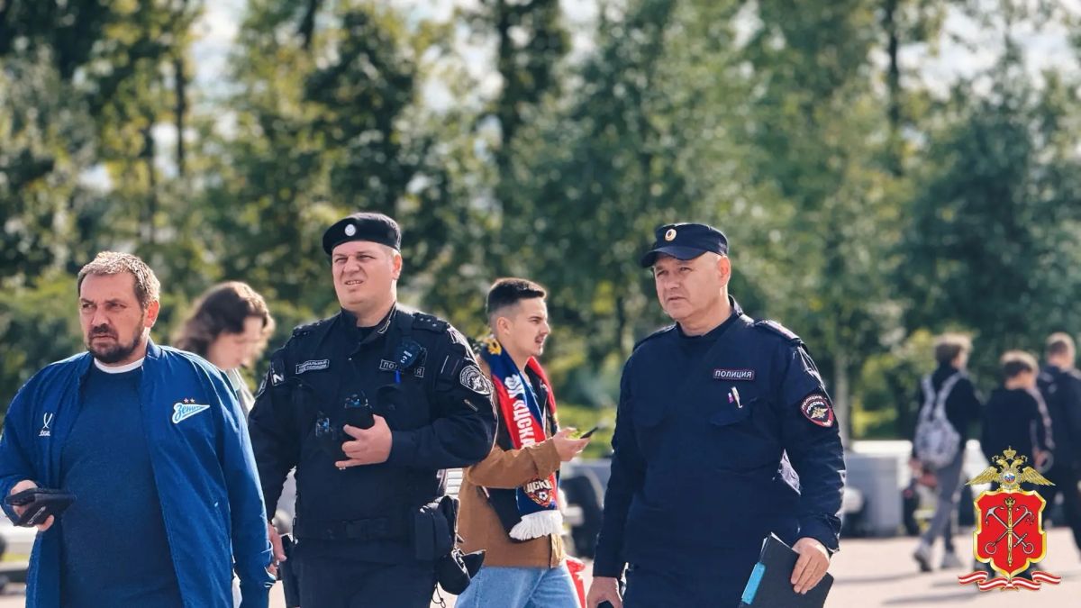 Петербургская полиция обеспечила общественный порядок во время проведения футбольного матча «Зенит»–«ЦСКА» Петербургская полиция обеспечила общественный порядок во время проведения футбольного матча «Зенит»–«ЦСКА»