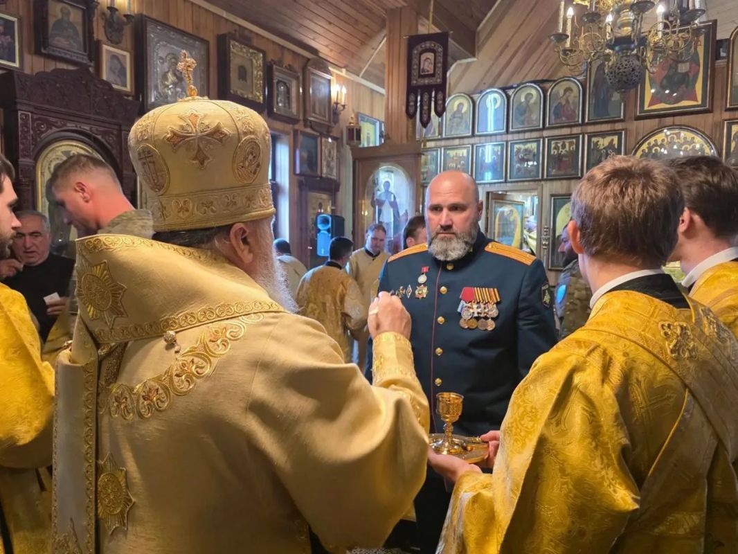 Виталий Милонов: Всенощное бдение в храме святителя Петра на Ульянке Виталий Милонов: Всенощное бдение в храме святителя Петра на Ульянке