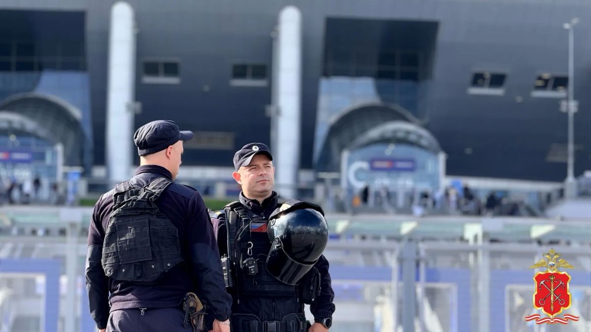 Петербургская полиция обеспечила общественный порядок во время проведения футбольного матча «Зенит»–«ЦСКА» Петербургская полиция обеспечила общественный порядок во время проведения футбольного матча «Зенит»–«ЦСКА»