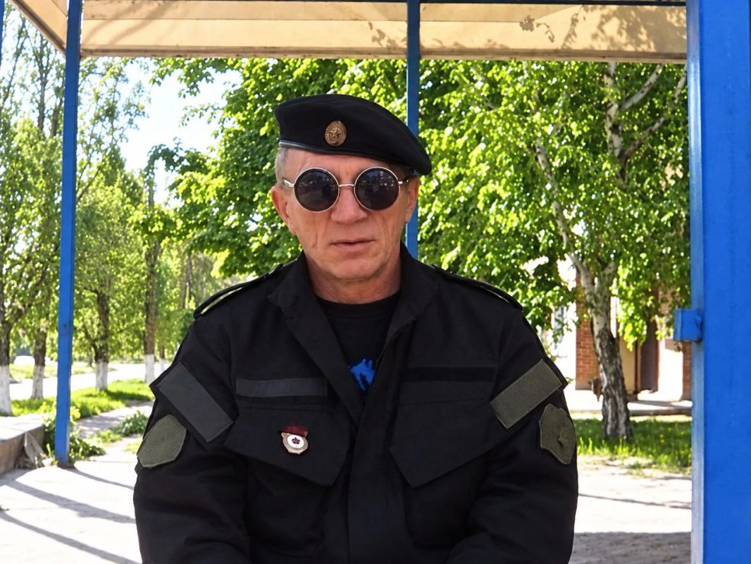 Дмитрий Стешин: Как нас подслушивает ноосфера или ополченец с позывным "Секс" Дмитрий Стешин: Как нас подслушивает ноосфера или ополченец с позывным "Секс"