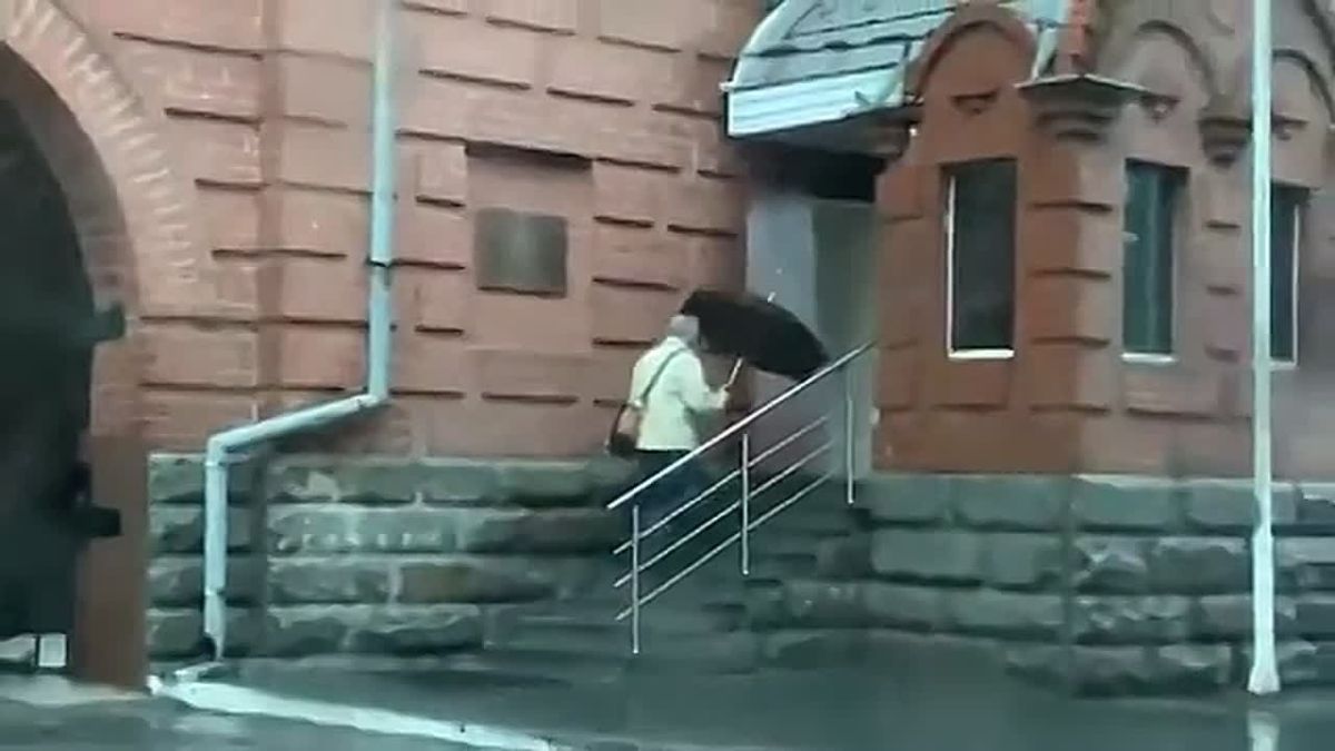 Сергей Колясников: Дивные дела творятся. Коллеги пишут, что в Екатеринбурге от "Яблока" пытается пролезть в Госдуму (!) наш старый знакомый Константин Киселев