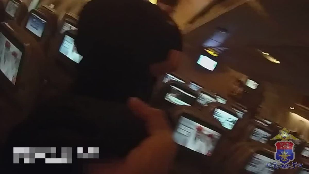 Пьяный пассажир рейса Дубай — Петербург избил бортпроводников