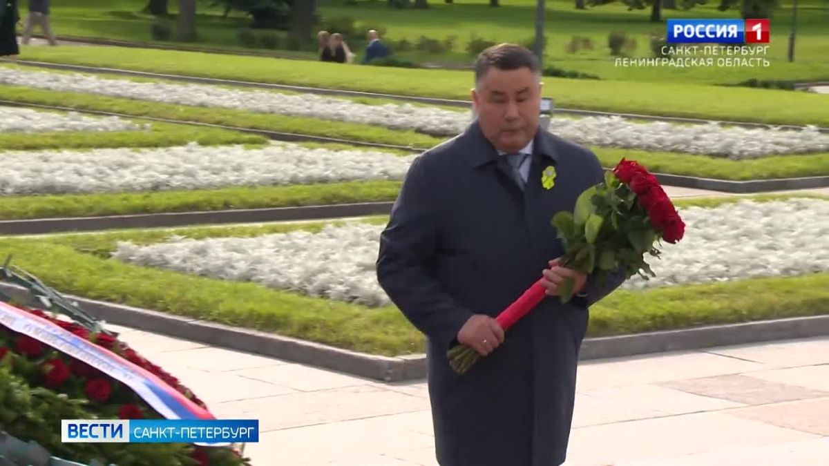 На Пискарёвском мемориальном кладбище почтили память жертв блокады Ленинграда