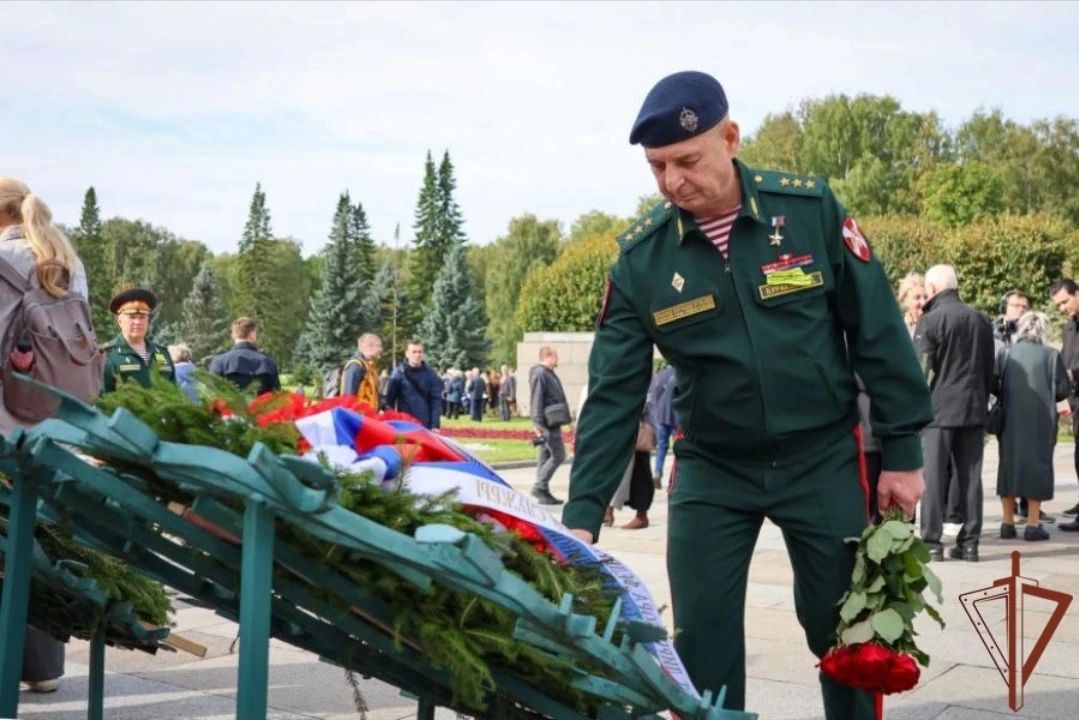 Представители Росгвардии почтили память жертв блокады Ленинграда Представители Росгвардии почтили память жертв блокады Ленинграда