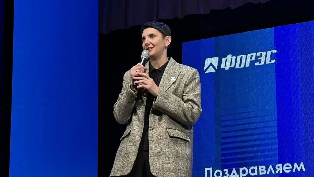 Жанна Анатольевна, вы так часто людей и бойцов обнимаете на фото - это постановка? Жанна Анатольевна, вы так часто людей и бойцов обнимаете на фото - это постановка?