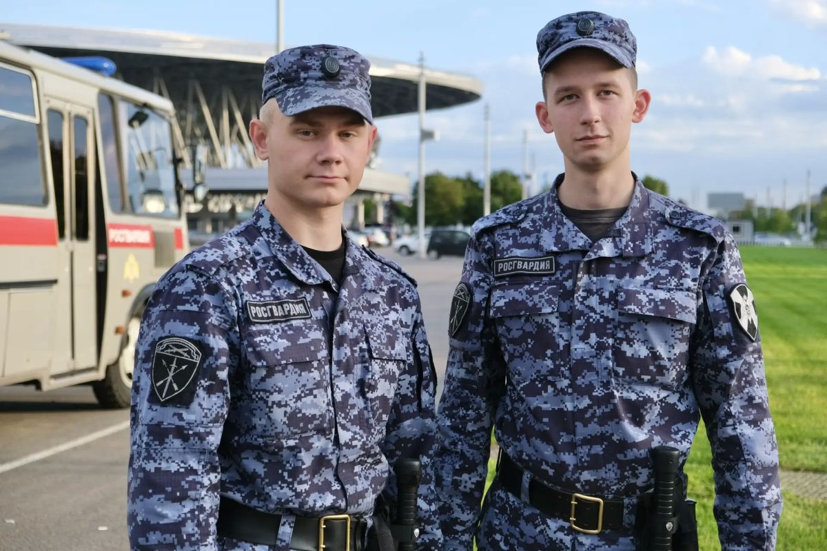 Прямо сейчас на петербургском стадионе «СКА Арена» безопасность матча КХЛ между командами «СКА» (Санкт-Петербург) и «Лада» (Тольятти) обеспечивают военнослужащие специального моторизованного Измайловского полка... Прямо сейчас на петербургском стадионе «СКА Арена» безопасность матча КХЛ между командами «СКА» (Санкт-Петербург) и «Лада» (Тольятти) обеспечивают военнослужащие специального моторизованного Измайловского полка...