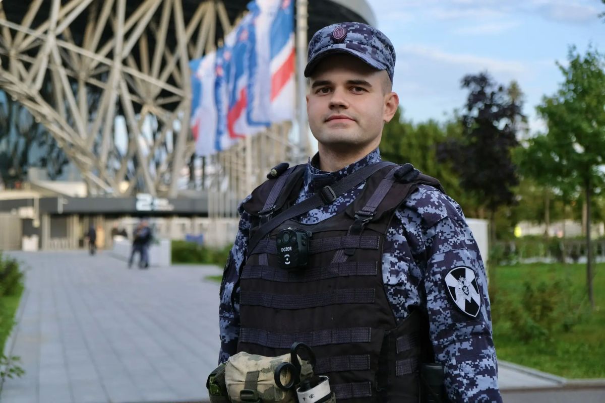 Прямо сейчас на петербургском стадионе «СКА Арена» безопасность матча КХЛ между командами «СКА» (Санкт-Петербург) и «Лада» (Тольятти) обеспечивают военнослужащие специального моторизованного Измайловского полка... Прямо сейчас на петербургском стадионе «СКА Арена» безопасность матча КХЛ между командами «СКА» (Санкт-Петербург) и «Лада» (Тольятти) обеспечивают военнослужащие специального моторизованного Измайловского полка...
