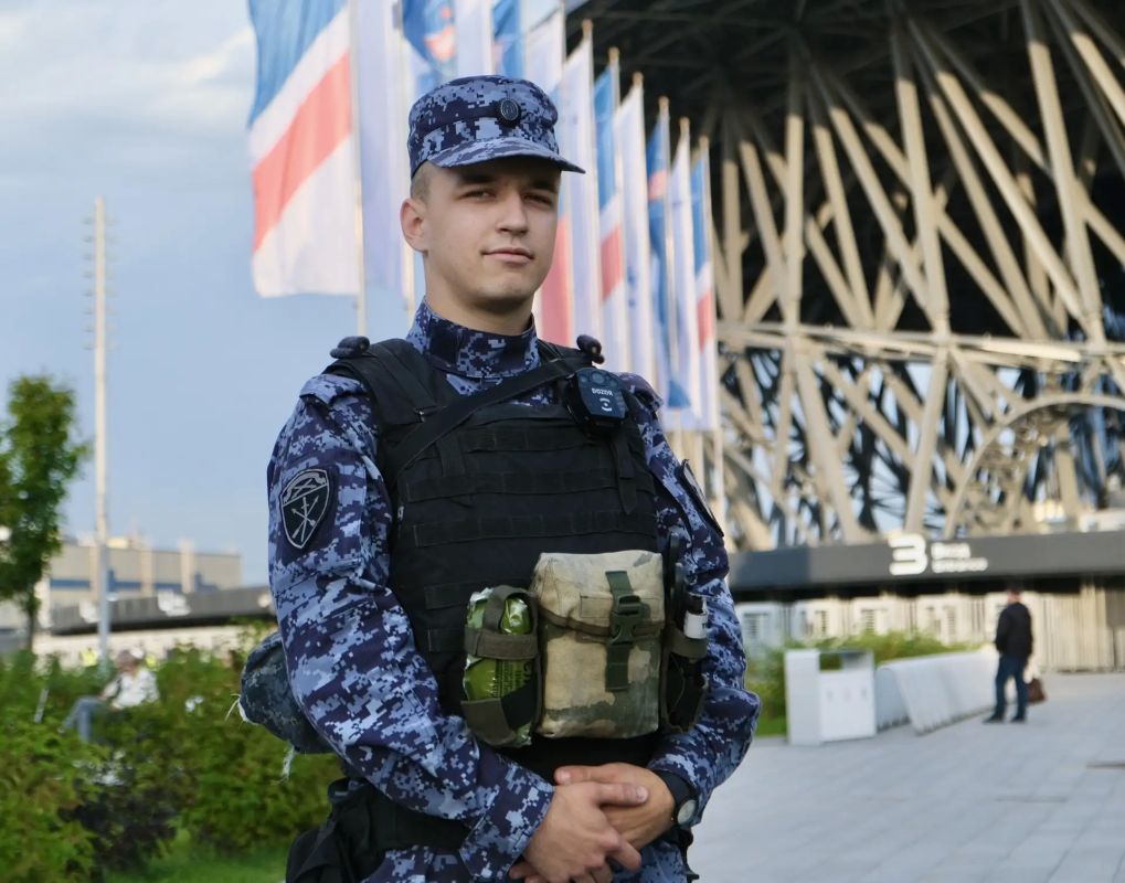 Прямо сейчас на петербургском стадионе «СКА Арена» безопасность матча КХЛ между командами «СКА» (Санкт-Петербург) и «Лада» (Тольятти) обеспечивают военнослужащие специального моторизованного Измайловского полка... Прямо сейчас на петербургском стадионе «СКА Арена» безопасность матча КХЛ между командами «СКА» (Санкт-Петербург) и «Лада» (Тольятти) обеспечивают военнослужащие специального моторизованного Измайловского полка...