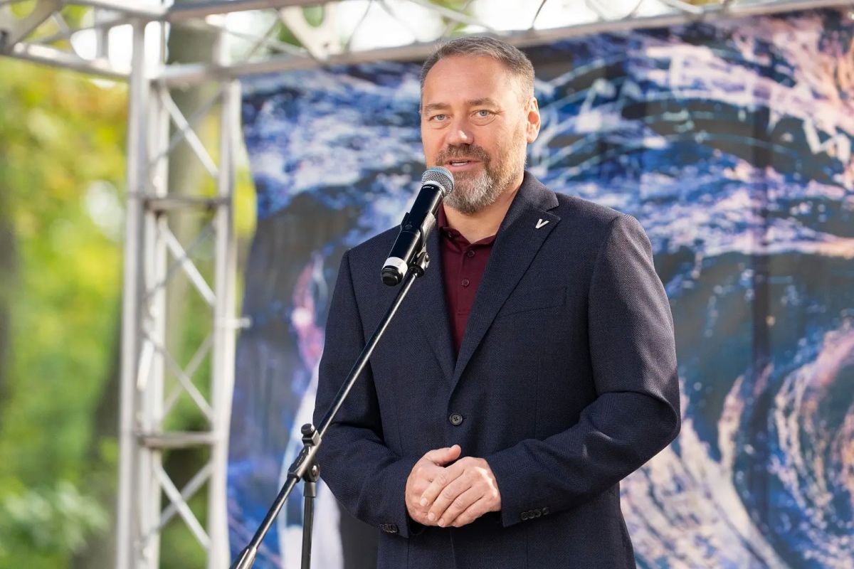 Губернатор Александр Беглов и спикер парламента Александр Бельский посетили выставку «Кронштадт: вчера, сегодня, завтра», посвящённую достижениям и развитию района