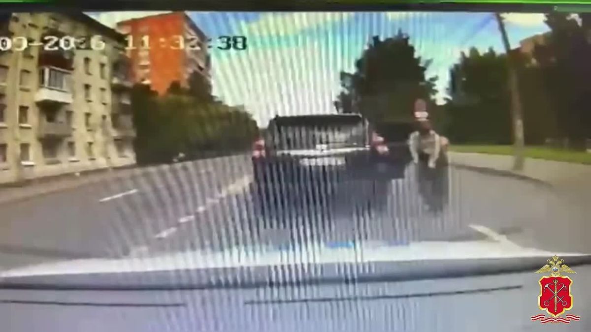 Инспектор ДПС помог экстренно доставить потерявшего сознание школьника в больницу