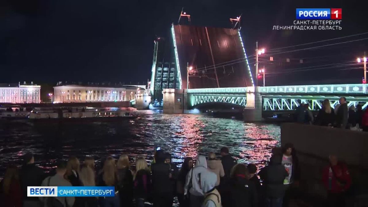 Дворцовый мост развели под звуки произведений, посвященных Александру Невскому
