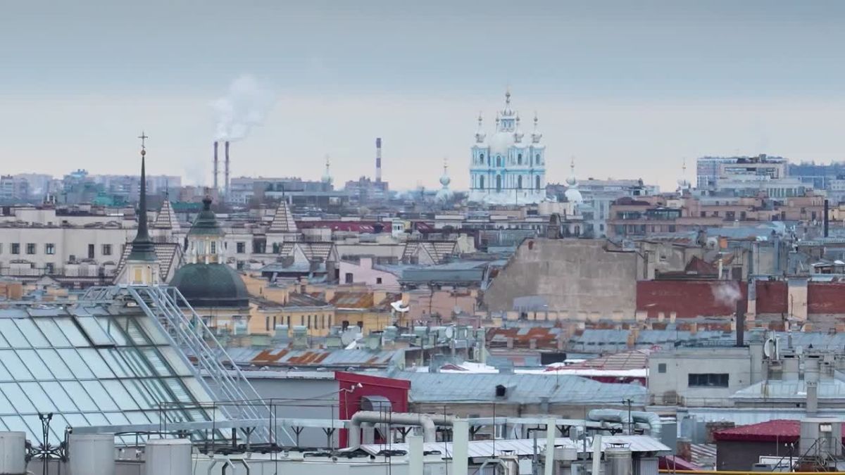 Он любимец города, голос города, лицо города