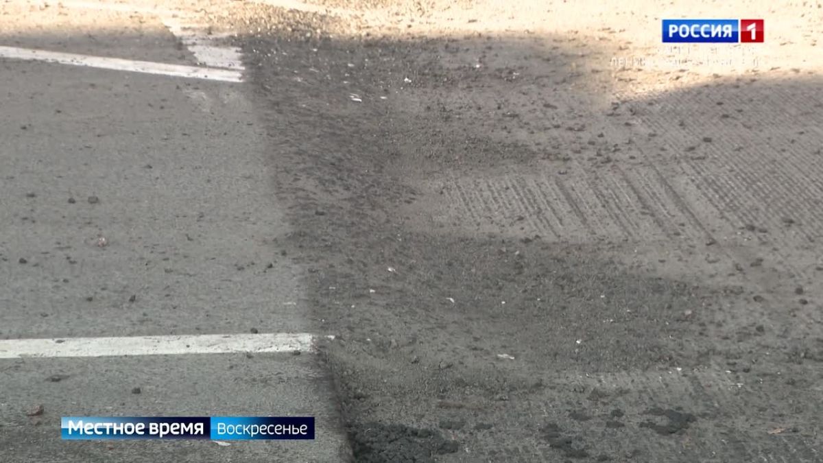 В нескольких районах Петербурга меняют дорожное покрытие
