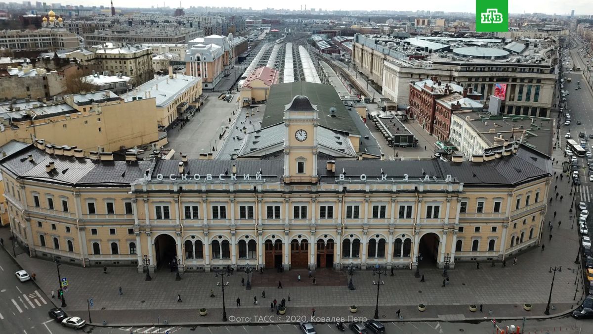 За кражу денег из камеры хранения Московского вокзала под стражу отправились начальник транспортного узла Артур Журавлев, его заместитель Ольга Сидор и кладовщик Любовь Куликова