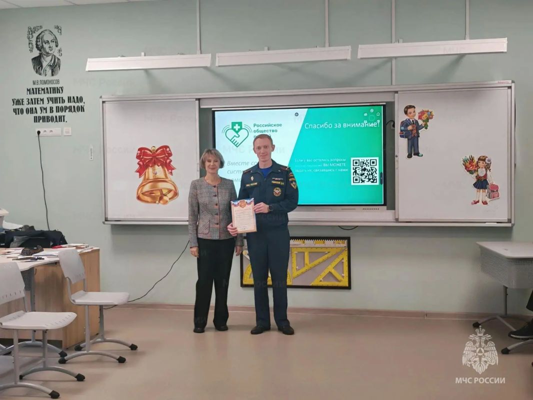Знания, которые спасают жизни: сотрудники МЧС Петербурга проводят уроки безопасности Знания, которые спасают жизни: сотрудники МЧС Петербурга проводят уроки безопасности