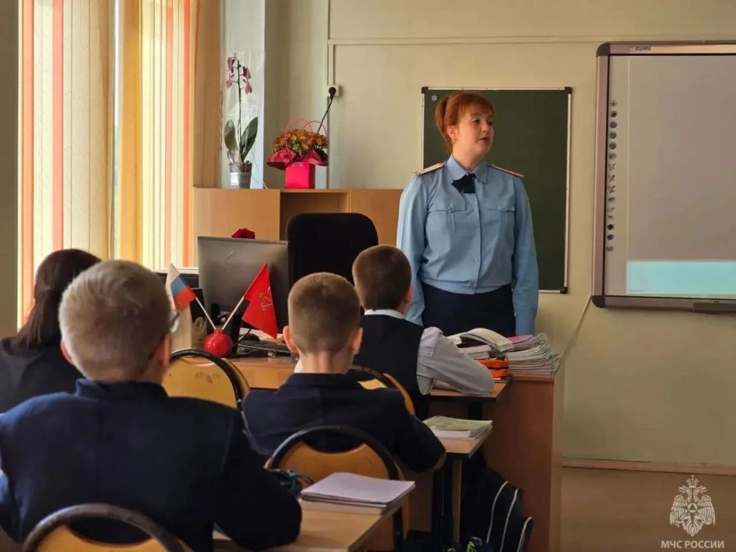 Знания, которые спасают жизни: сотрудники МЧС Петербурга проводят уроки безопасности Знания, которые спасают жизни: сотрудники МЧС Петербурга проводят уроки безопасности