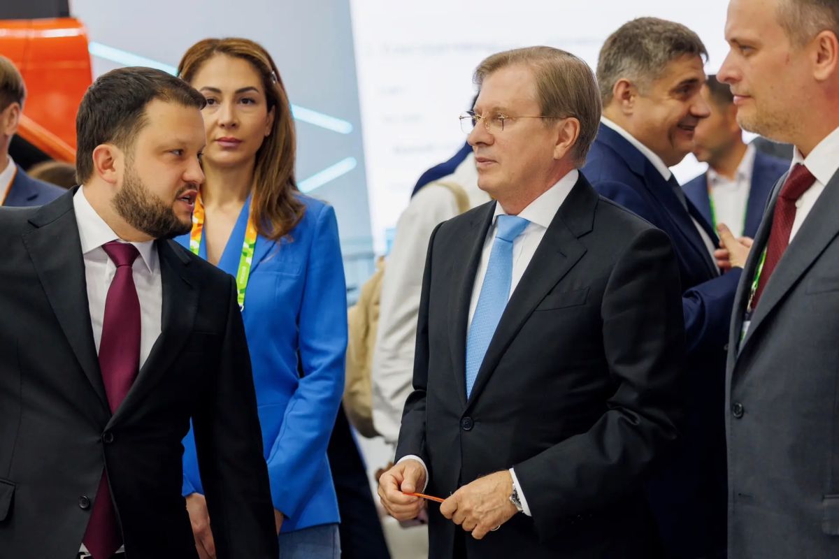 Вице-премьер Виталий Савельев выступил на просветительском марафоне Российского общества «Знание» в рамках Международного фестиваля молодежи в Екатеринбурге Вице-премьер Виталий Савельев выступил на просветительском марафоне Российского общества «Знание» в рамках Международного фестиваля молодежи в Екатеринбурге