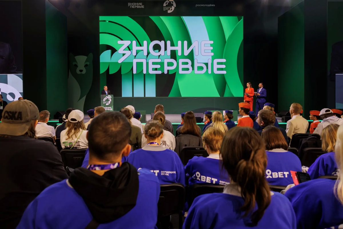 Вице-премьер Виталий Савельев выступил на просветительском марафоне Российского общества «Знание» в рамках Международного фестиваля молодежи в Екатеринбурге Вице-премьер Виталий Савельев выступил на просветительском марафоне Российского общества «Знание» в рамках Международного фестиваля молодежи в Екатеринбурге