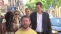Премьер Испании Педро Санчес демонстрирует свою толерантность, но потом что-то идёт не так