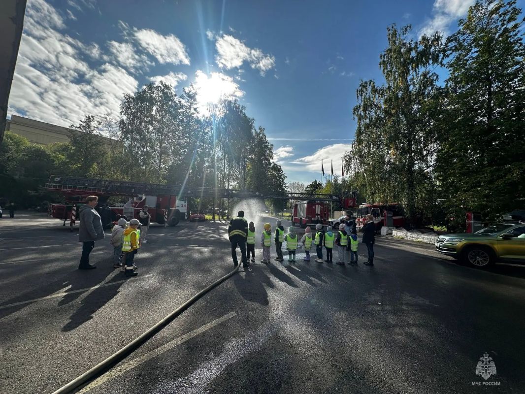 В гостях у пожарных весело и познавательно! В гостях у пожарных весело и познавательно!