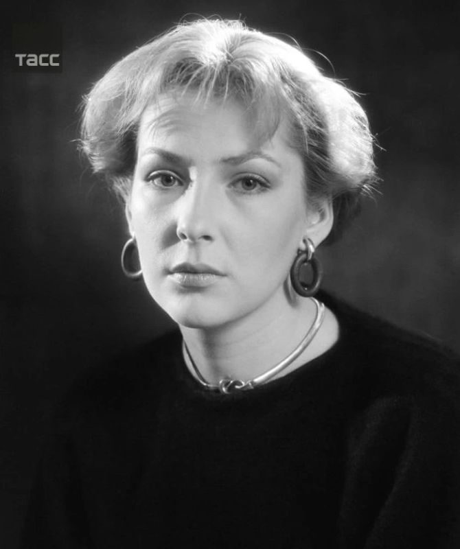 Заслуженная артистка РФ Наталья Данилова умерла в Петербурге, сообщили ТАСС в Большом драматическом театре имени Г. А. Товстоногова, где актриса служила с 1977 по 1992 годы