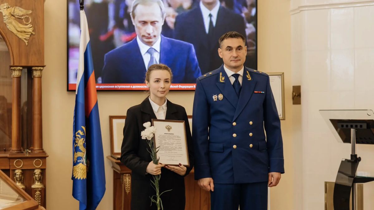 Прокурор г. Санкт-Петербурга подчеркнул, что деятельность надзорного ведомства направлена на защиту законных интересов государства и общества, прав граждан Прокурор г. Санкт-Петербурга подчеркнул, что деятельность надзорного ведомства направлена на защиту законных интересов государства и общества, прав граждан