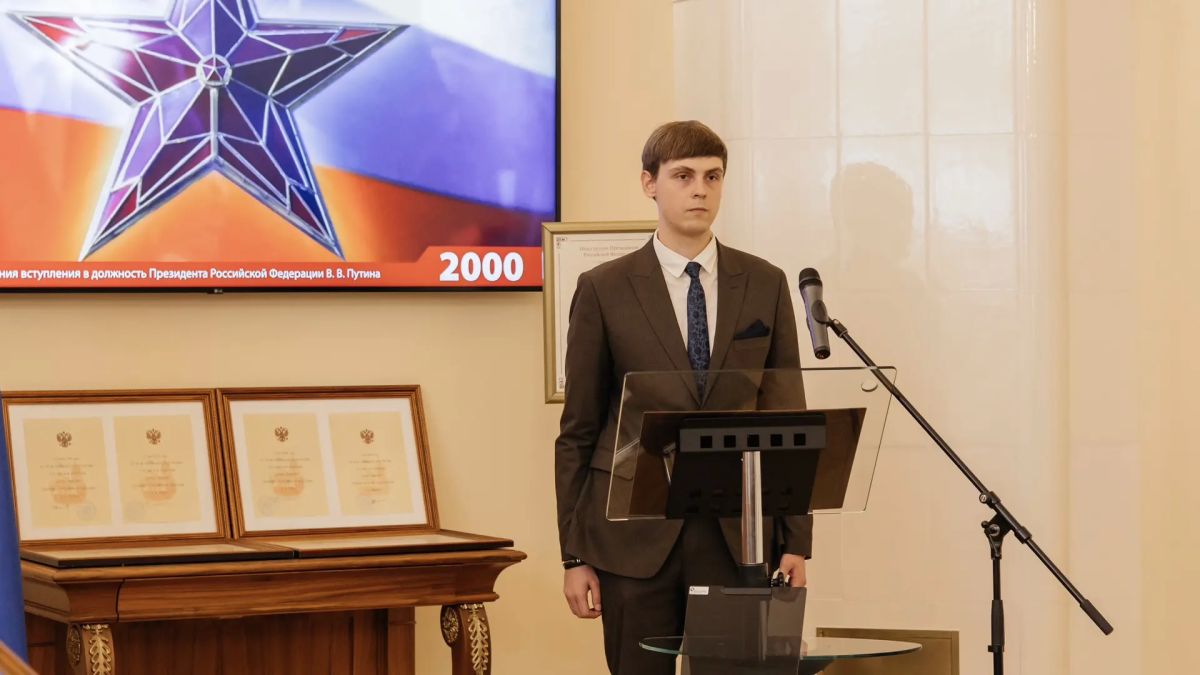 Молодые специалисты органов прокуратуры города принесли присягу Молодые специалисты органов прокуратуры города принесли присягу