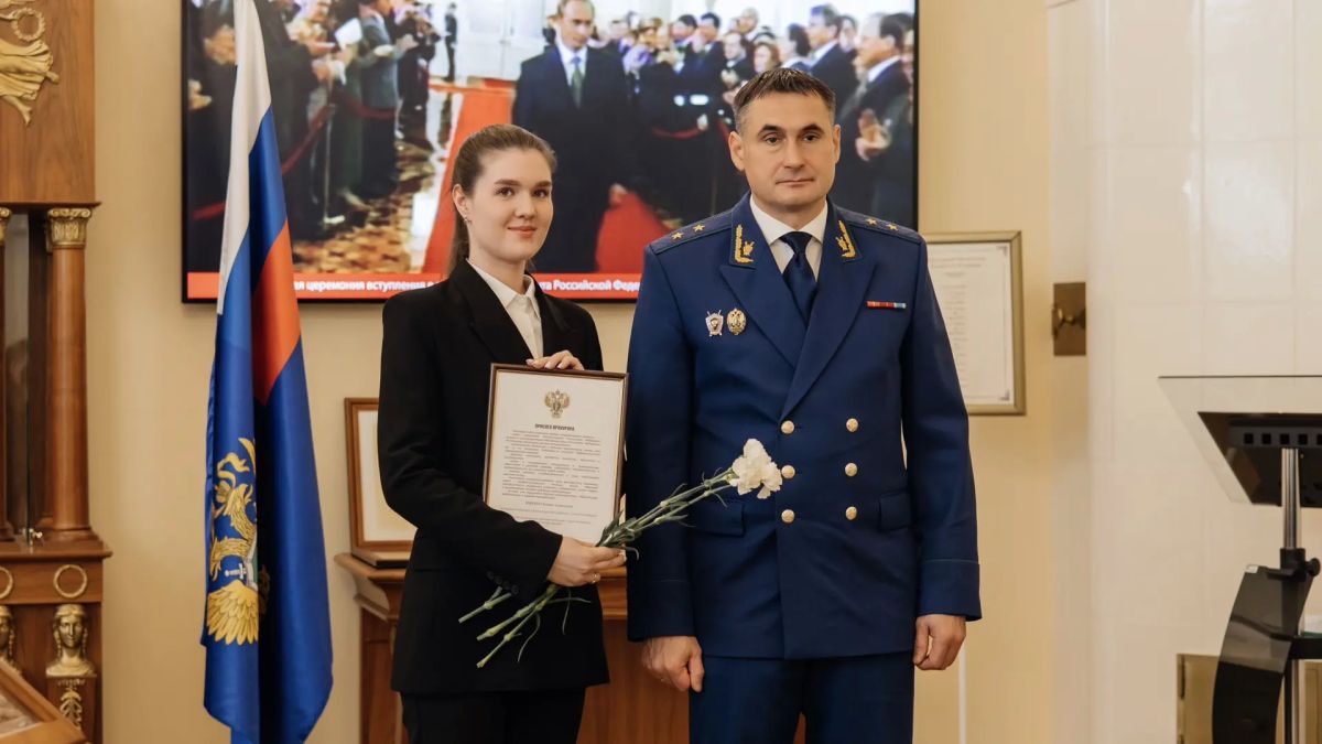 Прокурор г. Санкт-Петербурга подчеркнул, что деятельность надзорного ведомства направлена на защиту законных интересов государства и общества, прав граждан Прокурор г. Санкт-Петербурга подчеркнул, что деятельность надзорного ведомства направлена на защиту законных интересов государства и общества, прав граждан
