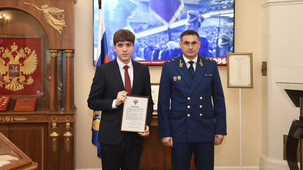 Прокурор г. Санкт-Петербурга подчеркнул, что деятельность надзорного ведомства направлена на защиту законных интересов государства и общества, прав граждан Прокурор г. Санкт-Петербурга подчеркнул, что деятельность надзорного ведомства направлена на защиту законных интересов государства и общества, прав граждан