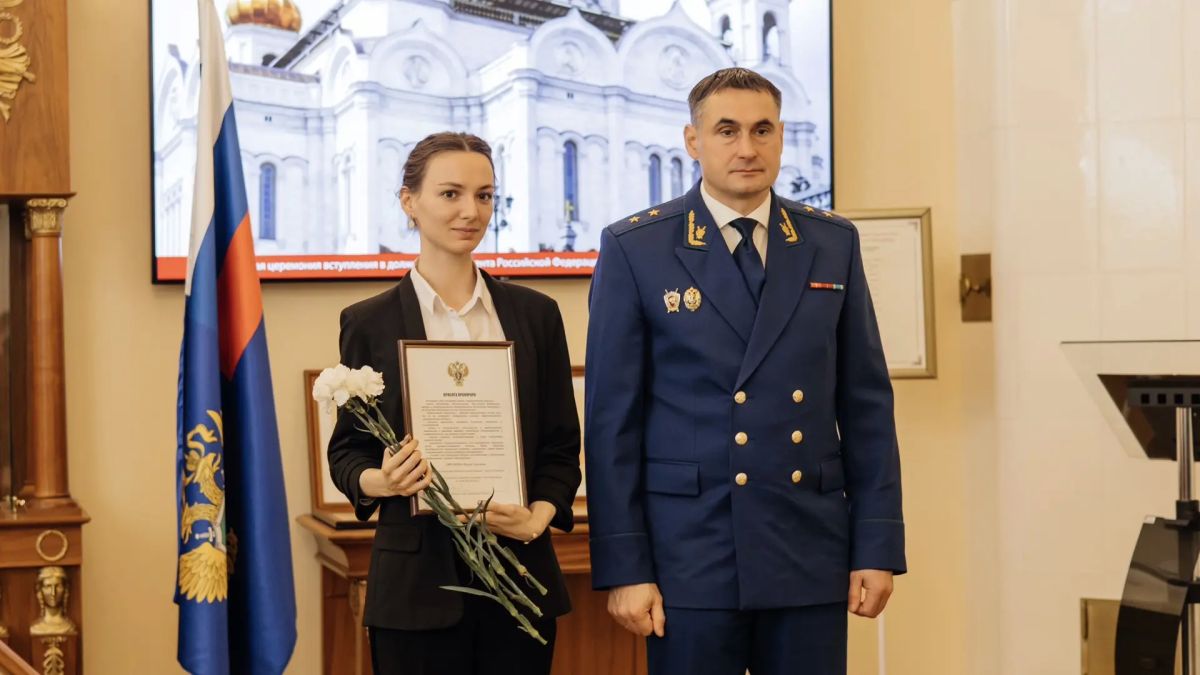 Прокурор г. Санкт-Петербурга подчеркнул, что деятельность надзорного ведомства направлена на защиту законных интересов государства и общества, прав граждан Прокурор г. Санкт-Петербурга подчеркнул, что деятельность надзорного ведомства направлена на защиту законных интересов государства и общества, прав граждан