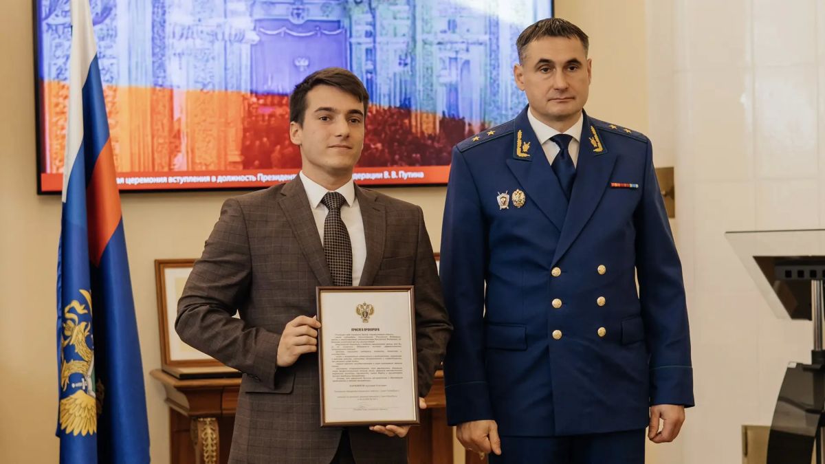 Прокурор г. Санкт-Петербурга подчеркнул, что деятельность надзорного ведомства направлена на защиту законных интересов государства и общества, прав граждан Прокурор г. Санкт-Петербурга подчеркнул, что деятельность надзорного ведомства направлена на защиту законных интересов государства и общества, прав граждан