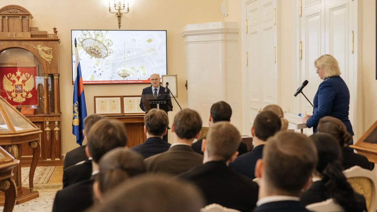 Молодые специалисты органов прокуратуры города принесли присягу Молодые специалисты органов прокуратуры города принесли присягу