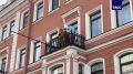 Флаги Евросоюза и Германии сняли с флагштоков на здании генерального консульства республики в Санкт-Петербурге, передает корреспондент ТАСС