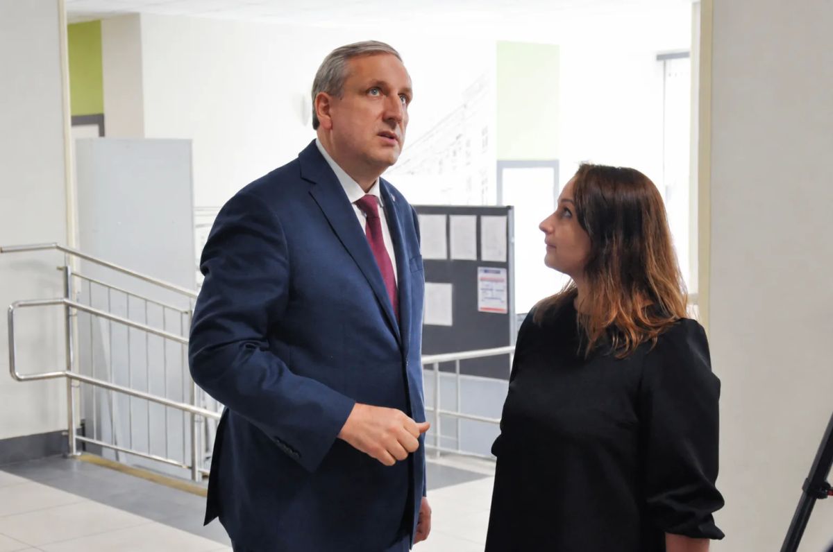 Председатель Санкт-Петербургской избирательной комиссии Максим Мейксин посетил избирательные участки в аэропорту Пулково, Адмиралтейском и Московском районах Председатель Санкт-Петербургской избирательной комиссии Максим Мейксин посетил избирательные участки в аэропорту Пулково, Адмиралтейском и Московском районах