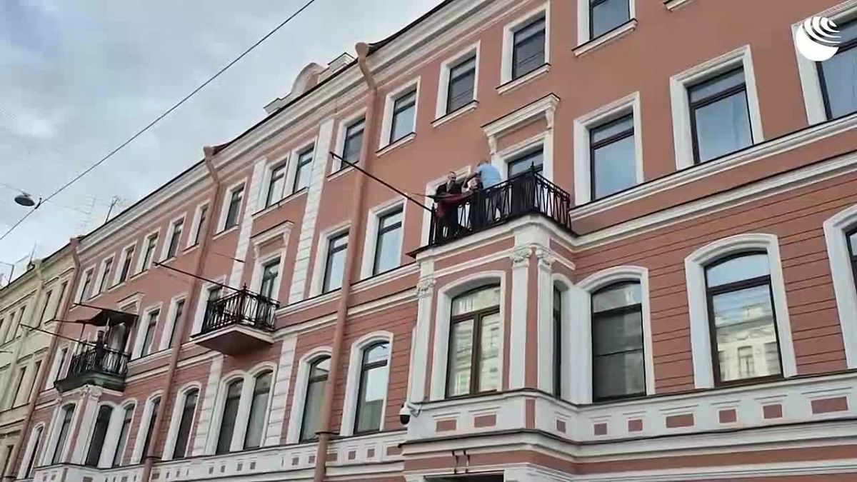 С генконсульства Германии в Петербурге сняли флаг и герб