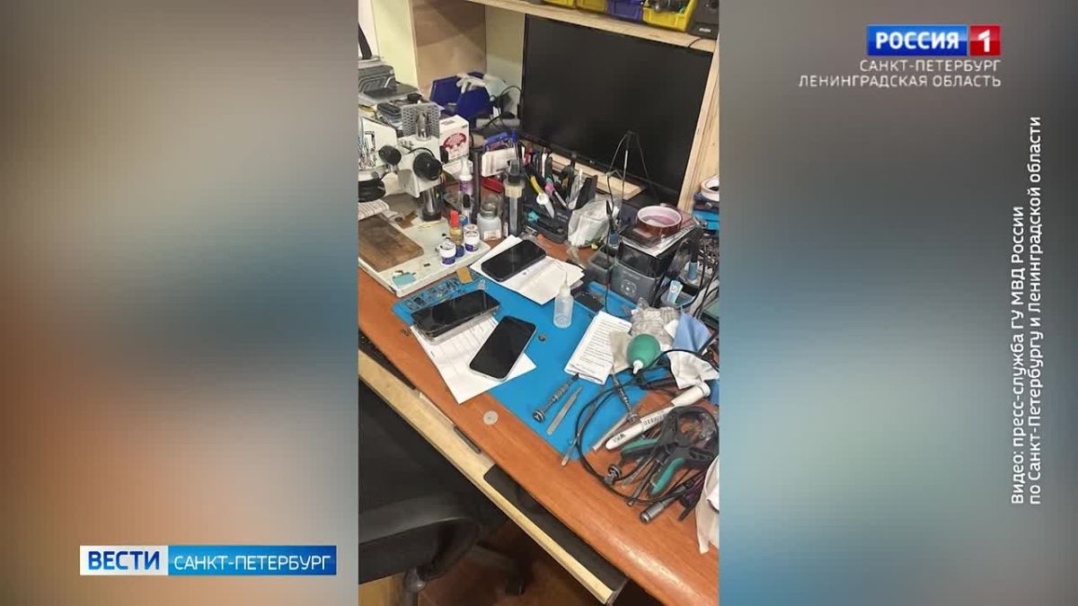 В Петербурге закрыли магазин с поддельными смартфонами