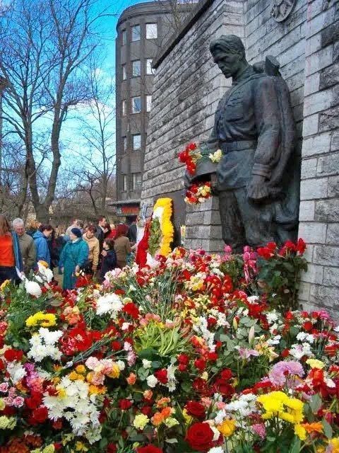 Александр Коц: ВЕЧЕРНИЙ ЗВОН:. операция уходящего дня Александр Коц: ВЕЧЕРНИЙ ЗВОН:. операция уходящего дня