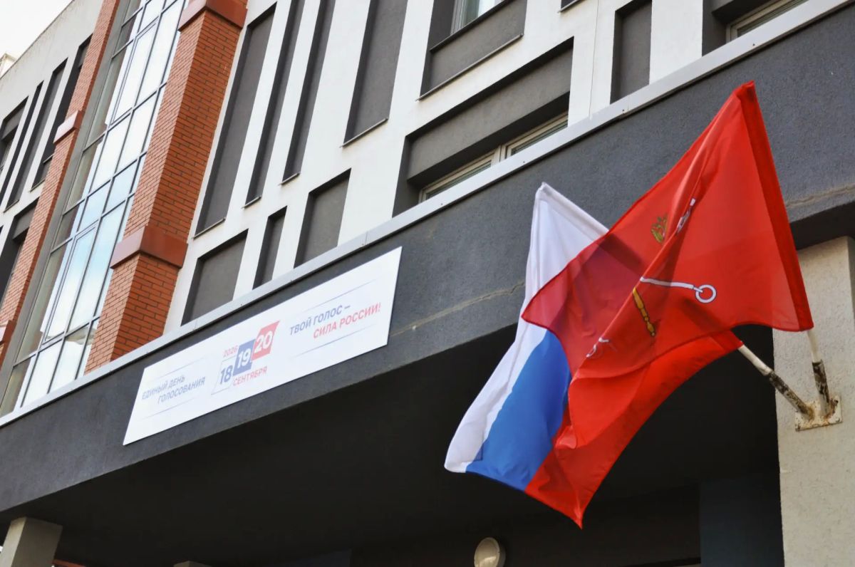 Председатель Санкт-Петербургской избирательной комиссии Максим Мейксин посетил избирательные участки в аэропорту Пулково, Адмиралтейском и Московском районах