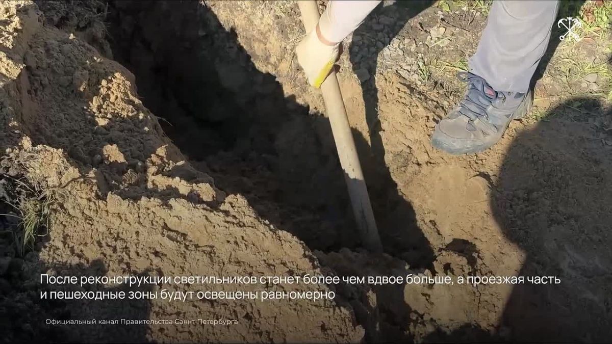 На улице Ленсовета начался заключительный этап реконструкции наружного освещения