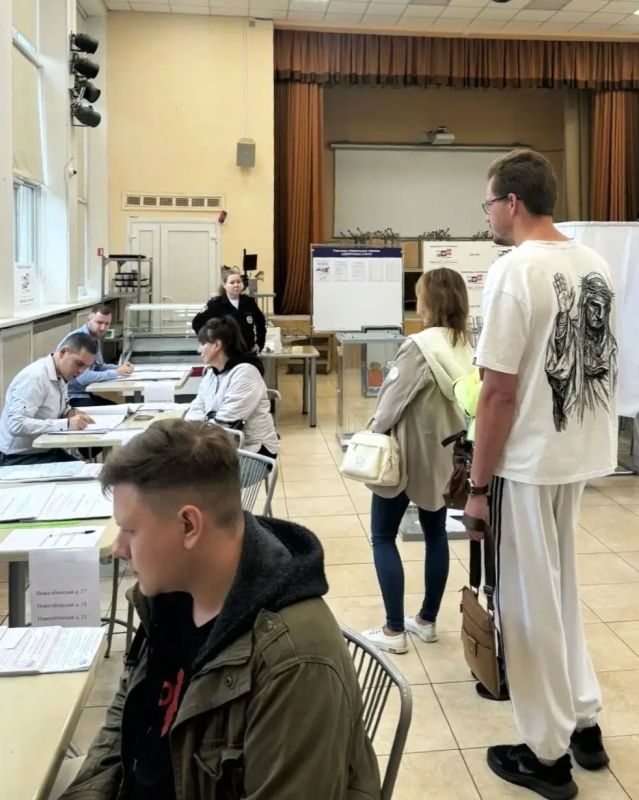 Делимся кадрами с первых часов работы избирательных участков в Санкт-Петербурге! Делимся кадрами с первых часов работы избирательных участков в Санкт-Петербурге!