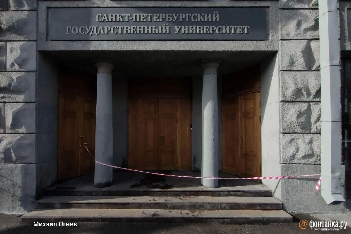 На недельный дистант переведут студентов журфака СПбГУ после пожара на Васильевском острове