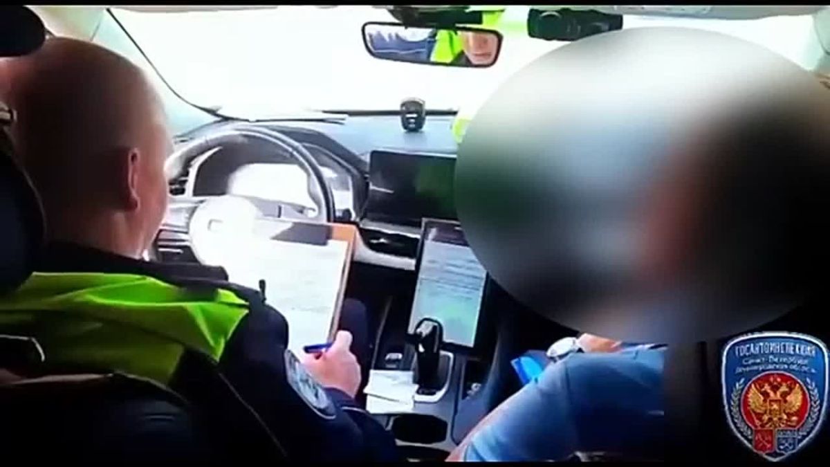 Водителю автобуса выписали штраф из-за угрозы ДТП в Колпино