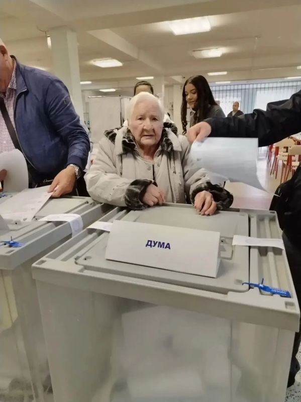 С особой теплотой встречаем на избирательных участках представителей старшего поколения С особой теплотой встречаем на избирательных участках представителей старшего поколения